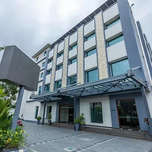 https://rae-by-tamara-formerly-lilac.kerala-hotels.net